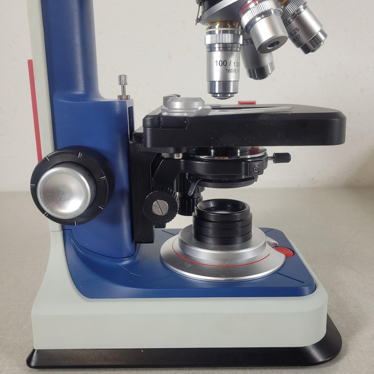 AmScope B120C-R 40X-1000X Mag Upright Compound Microscope - Missing one Eyepiece
