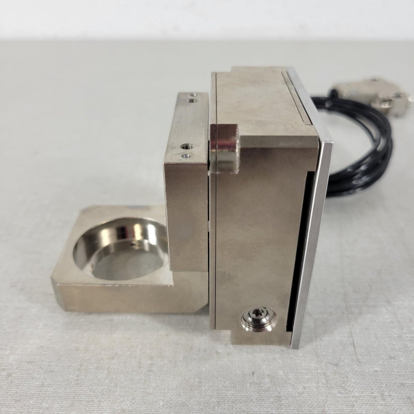 TESTED nPoint NPX60-223 Single X-Axis Piezo Nanopositioner Stage 60-90um Stroke