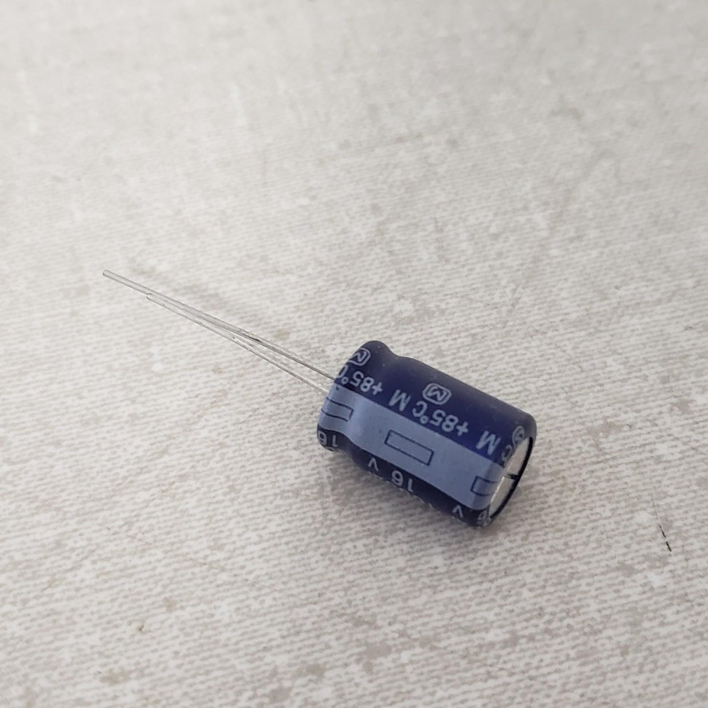 100 Unit Panasonic Capacitor 1000 µF 16 V Aluminum Electrolytic Capacitors P5142