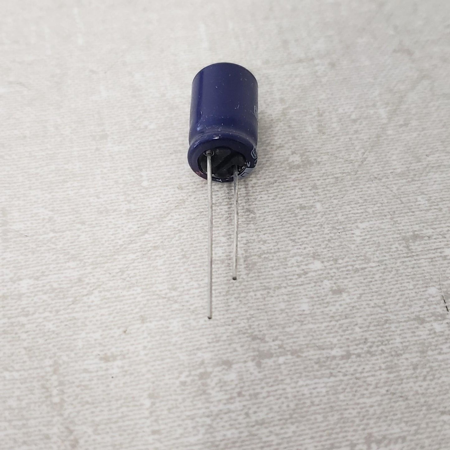100 Unit Panasonic Capacitor 1000 µF 16 V Aluminum Electrolytic Capacitors P5142