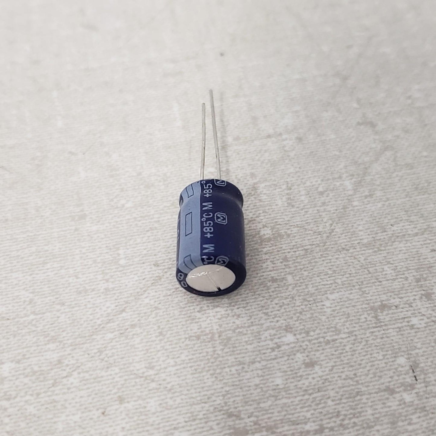 100 Unit Panasonic Capacitor 1000 µF 16 V Aluminum Electrolytic Capacitors P5142