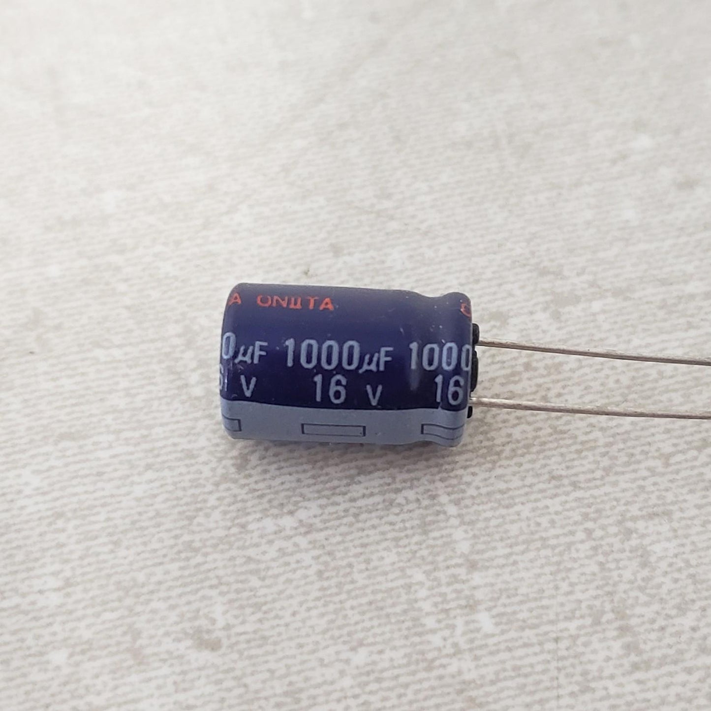 100 Unit Panasonic Capacitor 1000 µF 16 V Aluminum Electrolytic Capacitors P5142