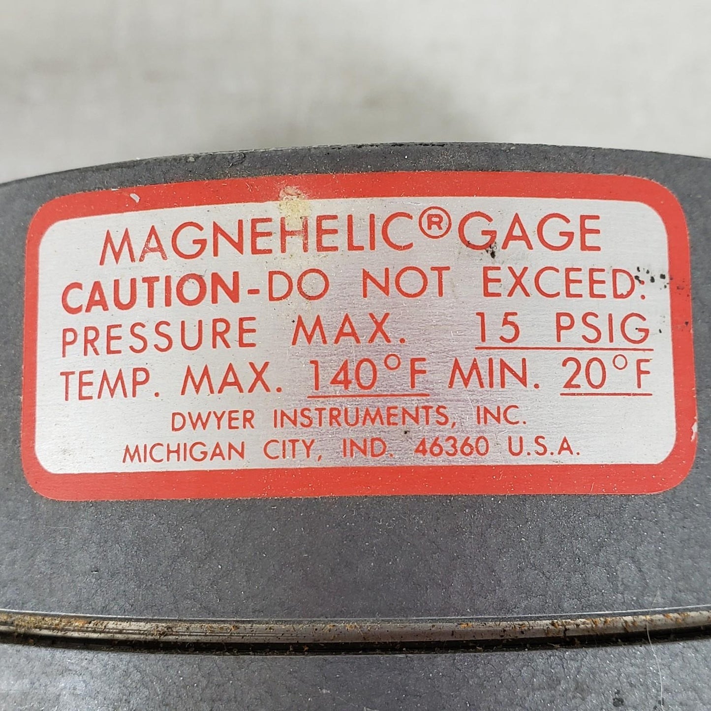 DWYER INSTRUMENTS Magnehelic Differential Pressure Gage 15 Inches Water 8 Ounces