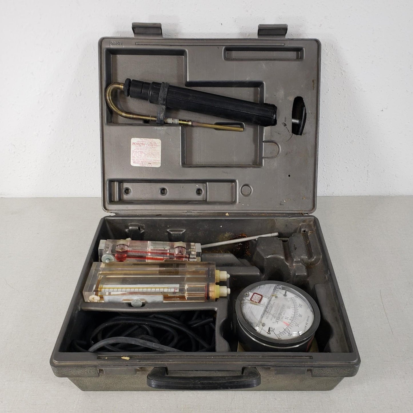 Dwyer 1200 Combustion Test Kit Magnehelic Gauge Smoke Pump w/ Case