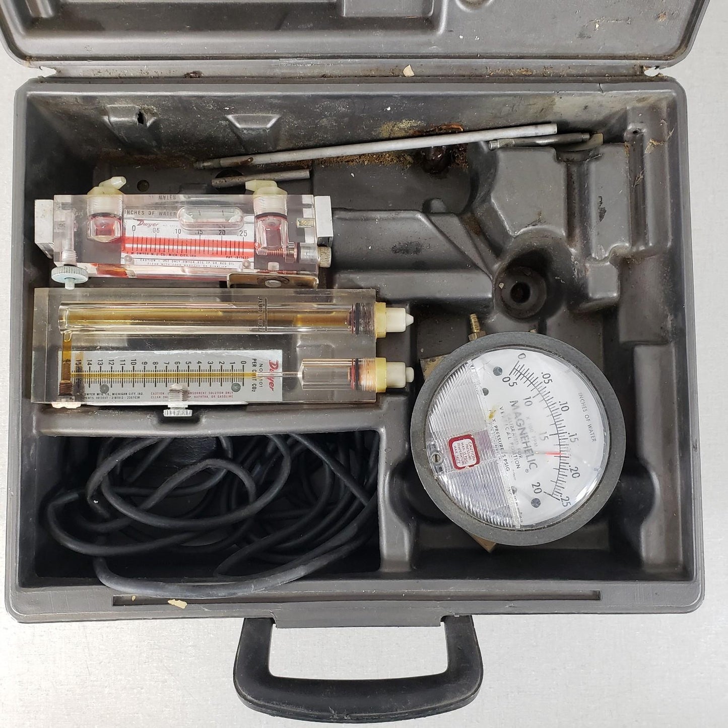 Dwyer 1200 Combustion Test Kit Magnehelic Gauge Smoke Pump w/ Case