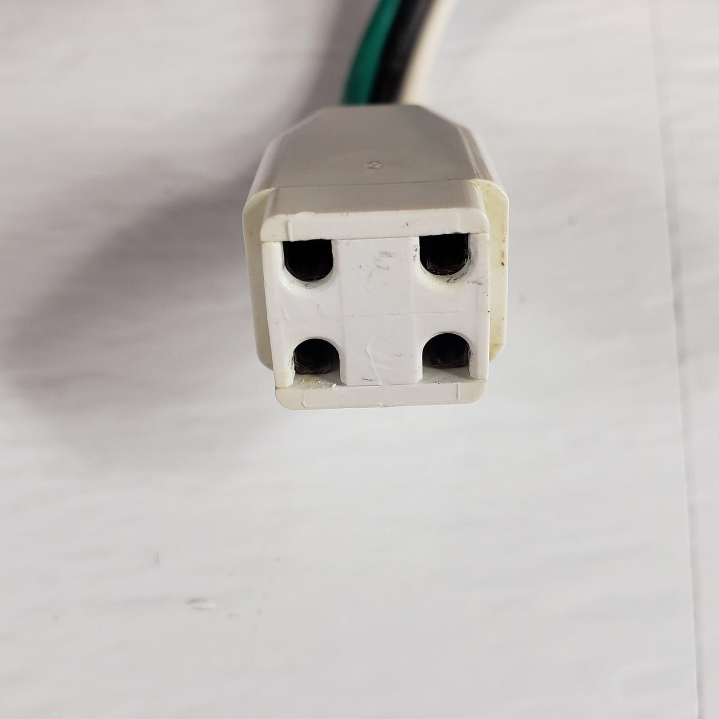 Edwin Gaynor LH0901/709-7 Socket-to-4 pin Socket Cable for a Millipore Lamp