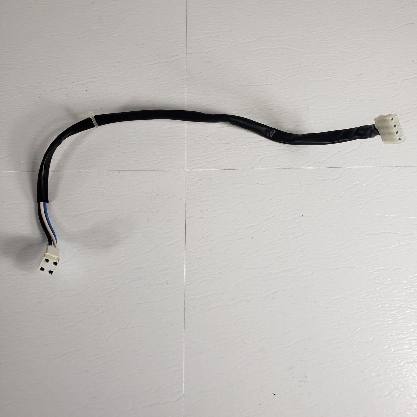 Edwin Gaynor LH0901/709-7 Socket-to-4 pin Socket Cable for a Millipore Lamp