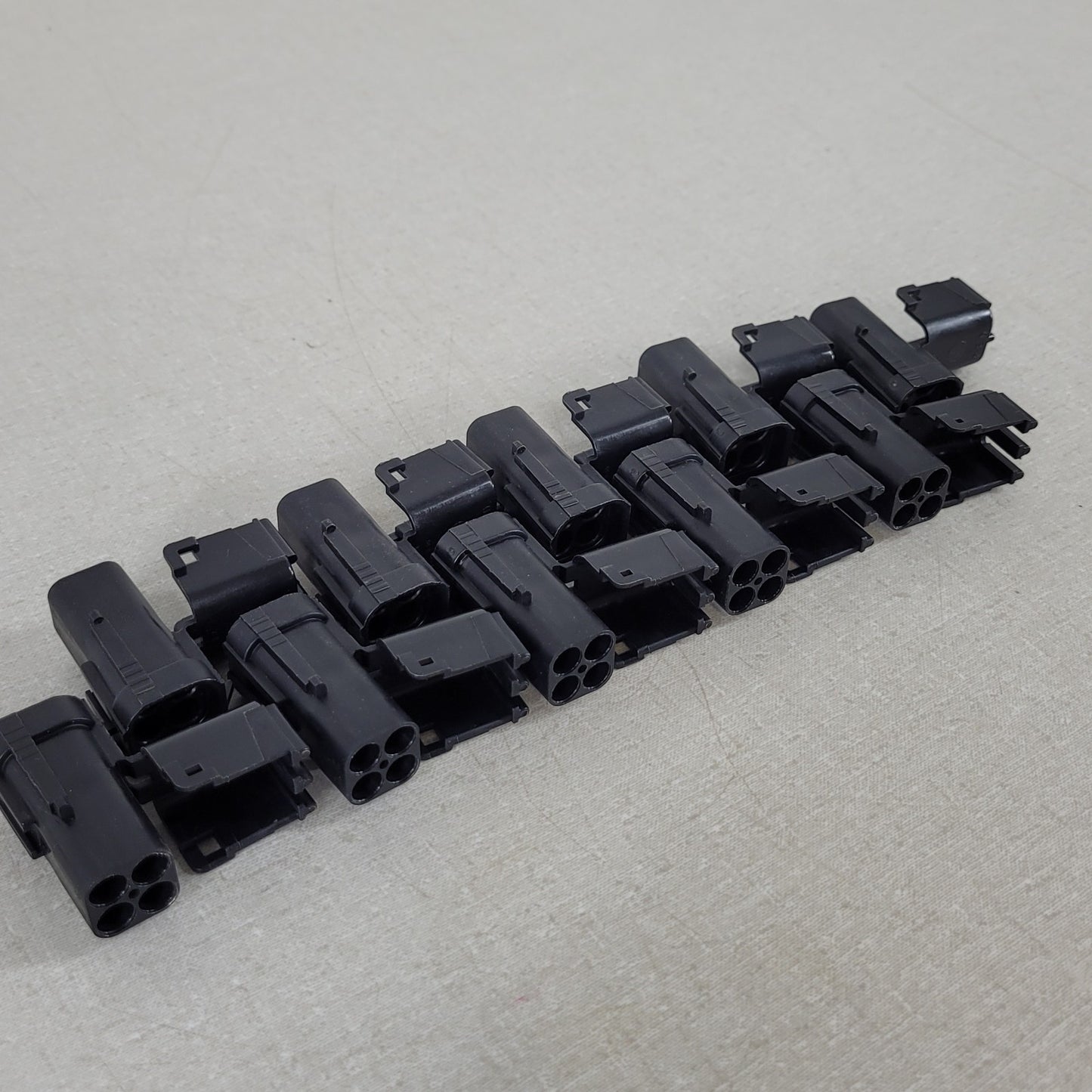 10 Pack PACKARD-DELPHI Aptiv  CONNECTOR-MALE,4 CAV,WEAT PAC-12015024-B