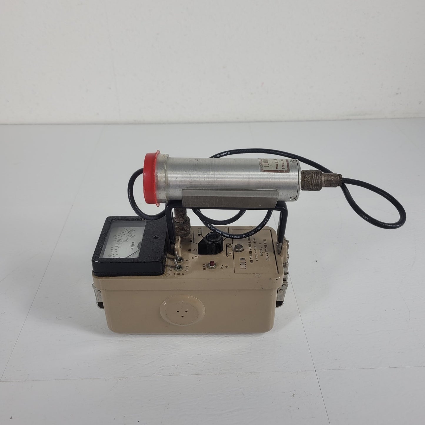 TESTED Ludlum Model 3 Survey Meter Geiger Counter Radiation Detector w/ 44-7