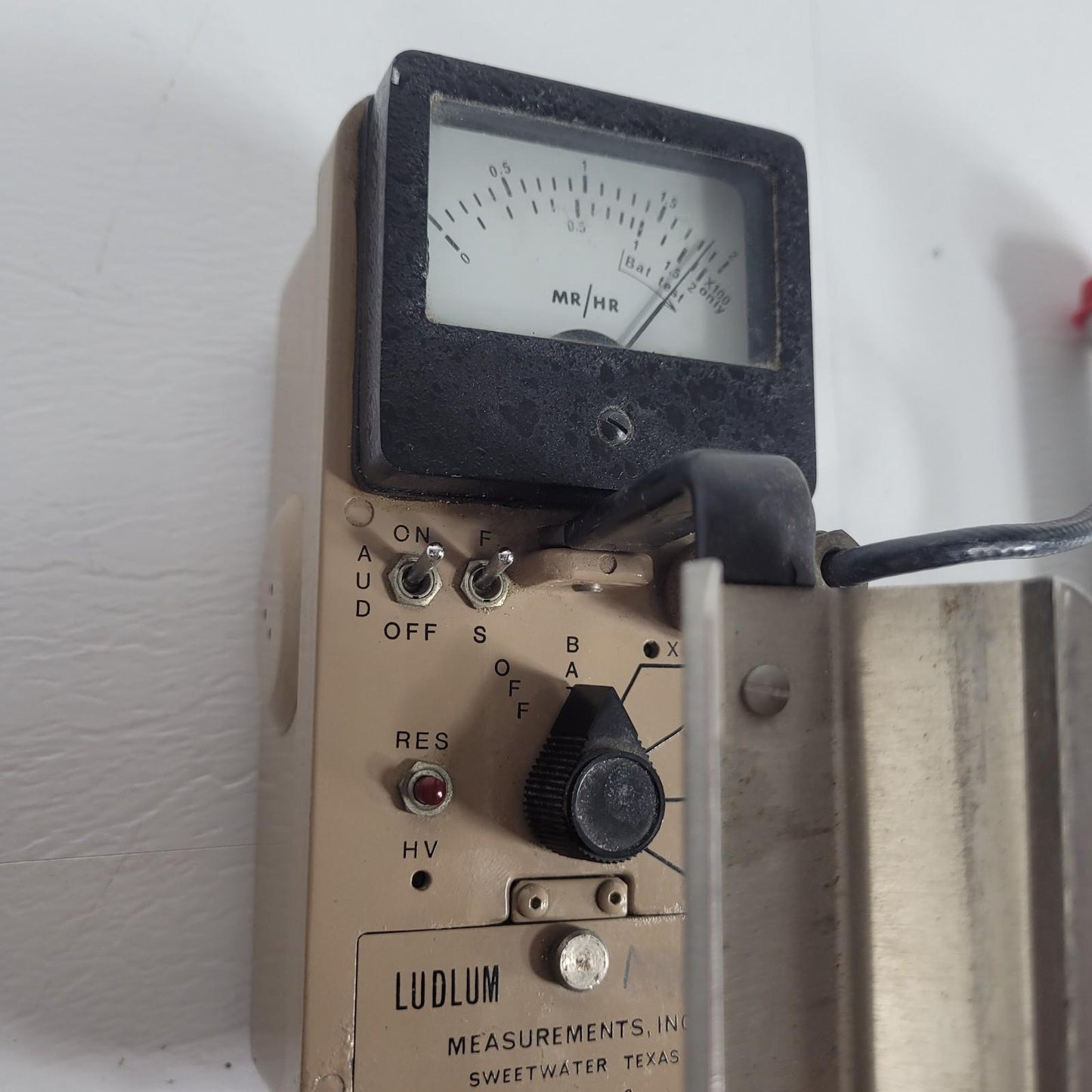TESTED Ludlum Model 3 Survey Meter Geiger Counter Radiation Detector w/ 44-7