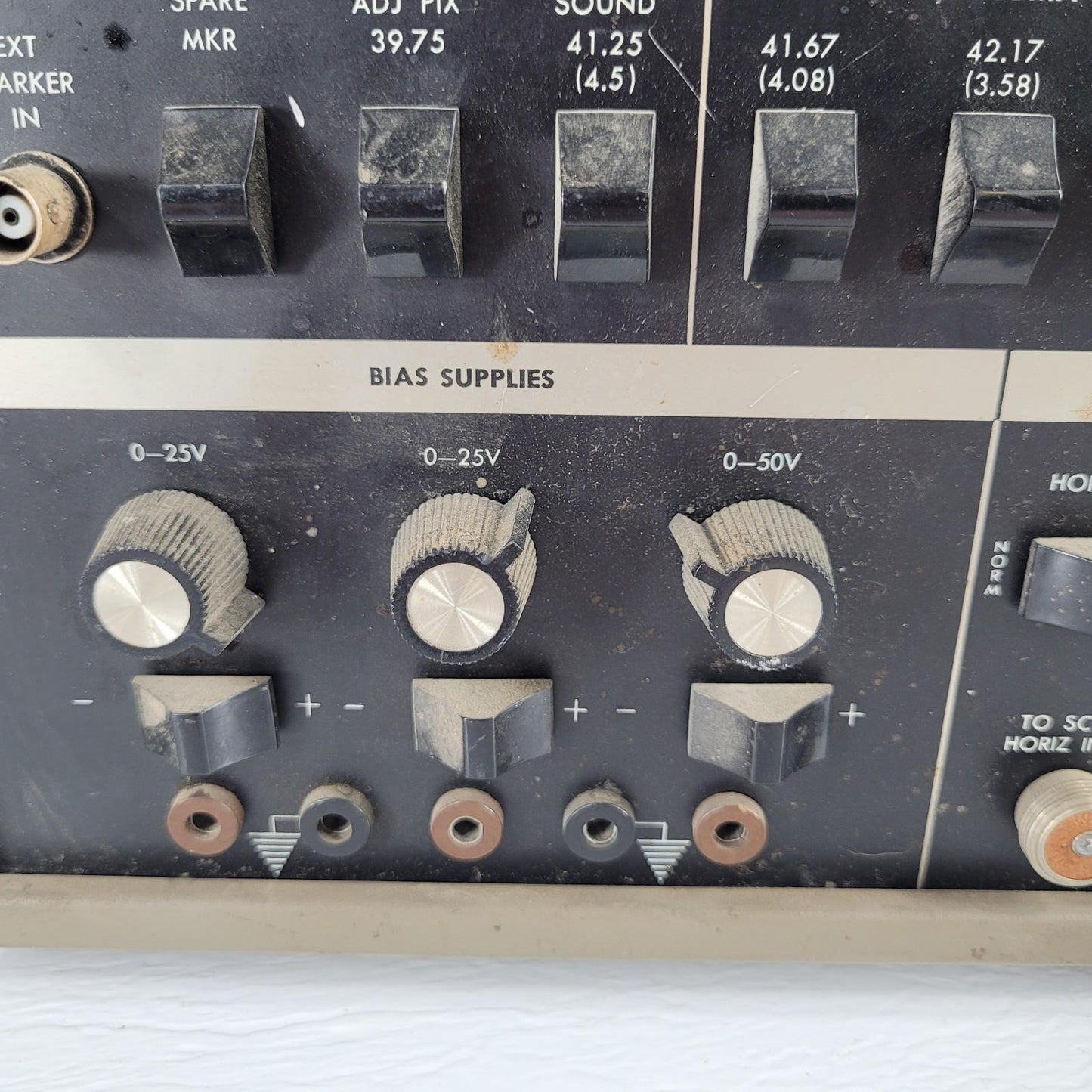 B&K Model 415 Solid State Sweep Marker Generator TV Alignment w/ Manual