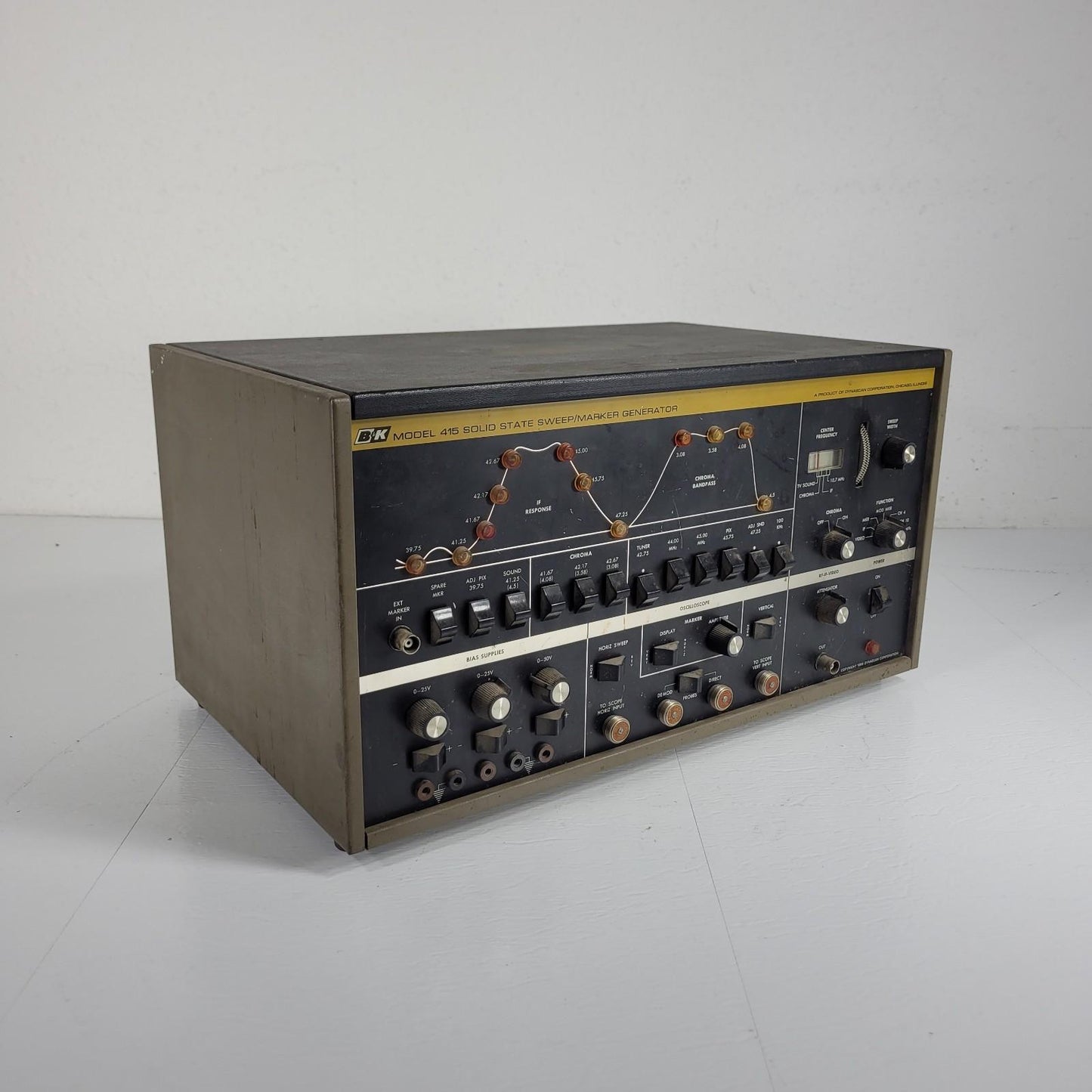 B&K Model 415 Solid State Sweep Marker Generator TV Alignment w/ Manual