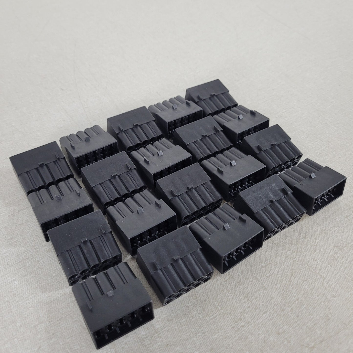 20 Pack Eaton Polarized Lock on Connector for SVR Series Switches 25-13936