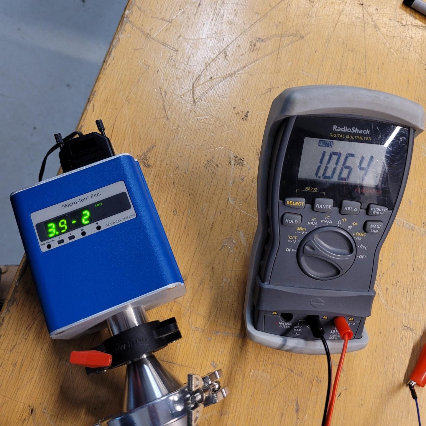 TESTED MKS 2754400GQT Gauge 275 Mini-Convectron Differential Output Amplifier