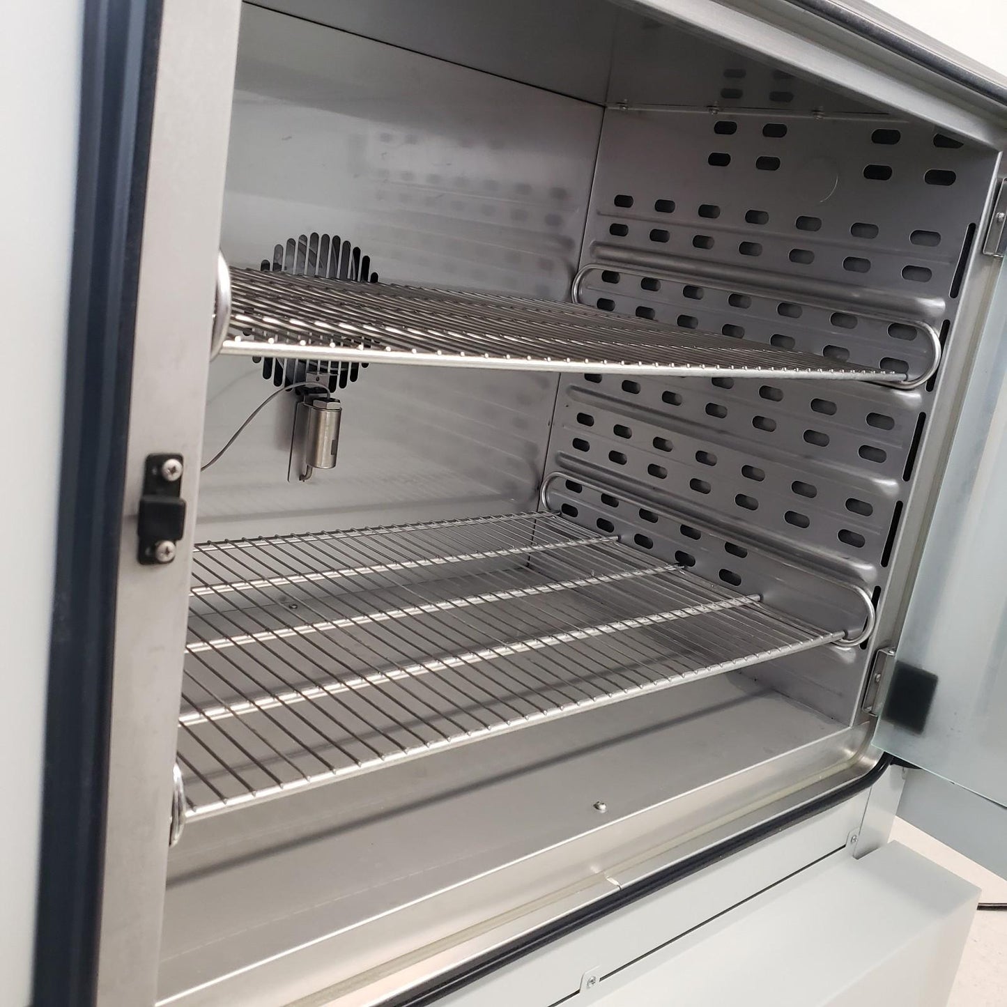 Binder KB115-UL Refrigerated Incubator 115L -5C to 100C Lab Chamber 4.1Cu 120VAC