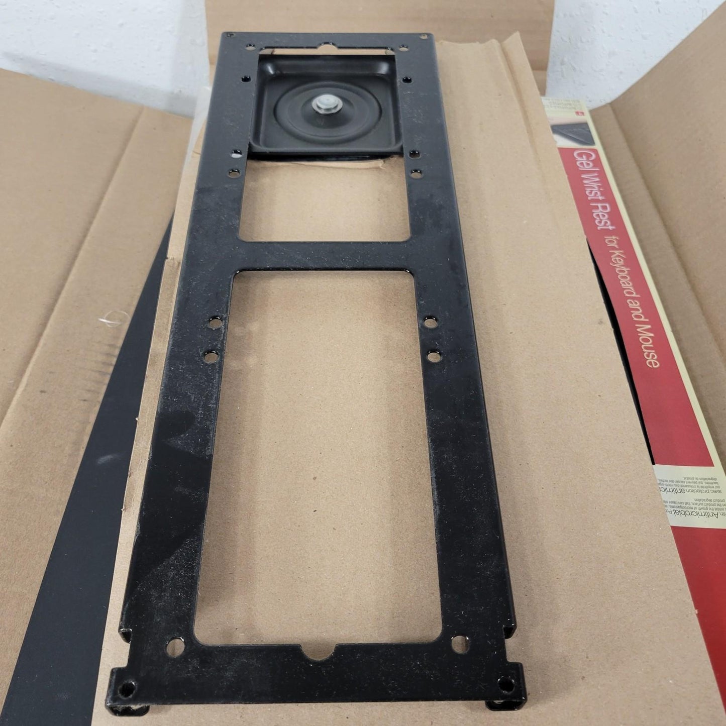 3M KP100LE Adjustable Keyboard Tray 25-1/2" x 12" x 1-1/4" w/ Gel Wrist Rest