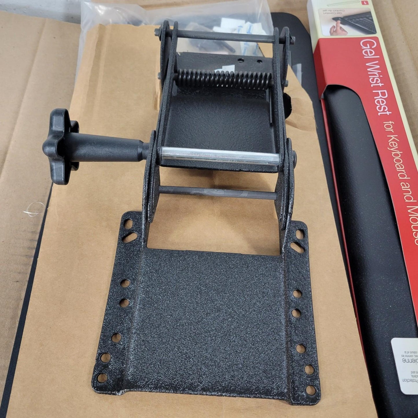 3M KP100LE Adjustable Keyboard Tray 25-1/2" x 12" x 1-1/4" w/ Gel Wrist Rest