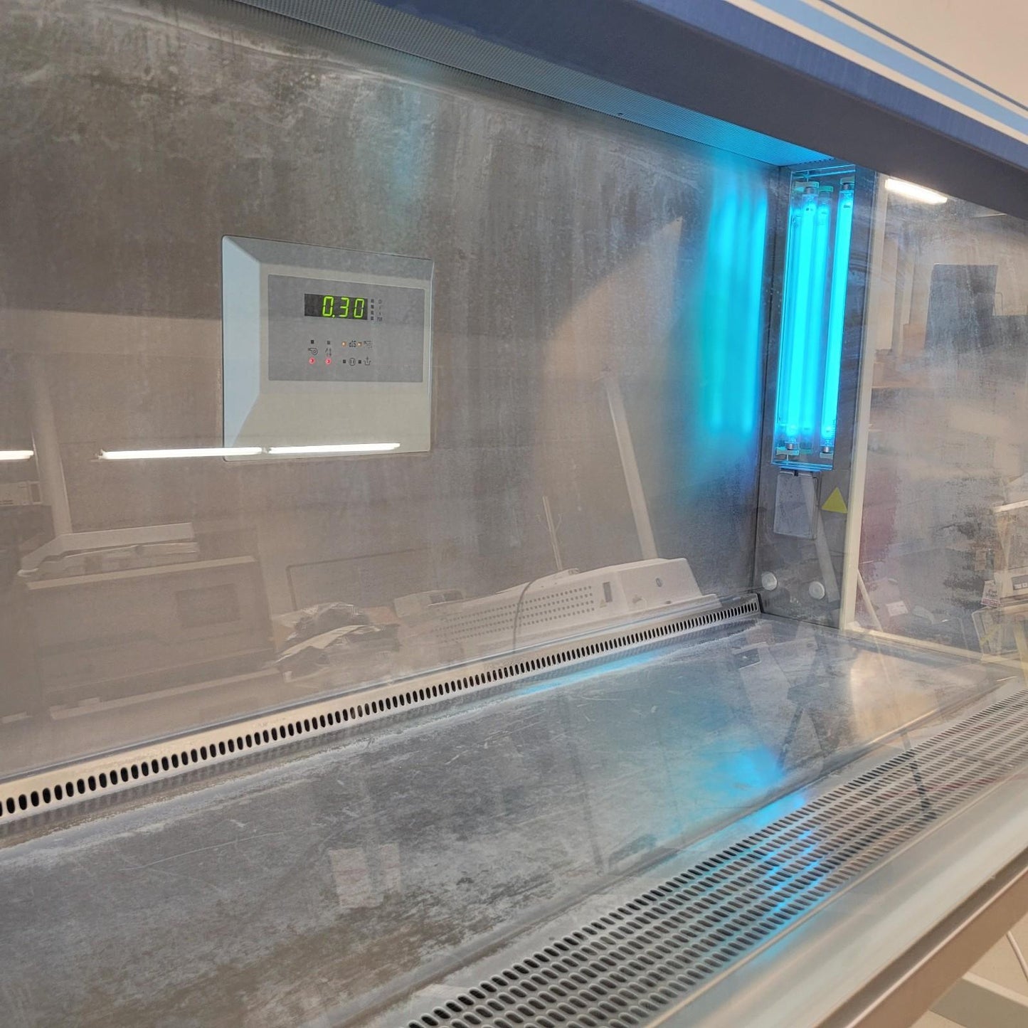 Thermo Scientific HERAsafe KS 18 Class II NSF A2 6' Biological Safety Cabinet