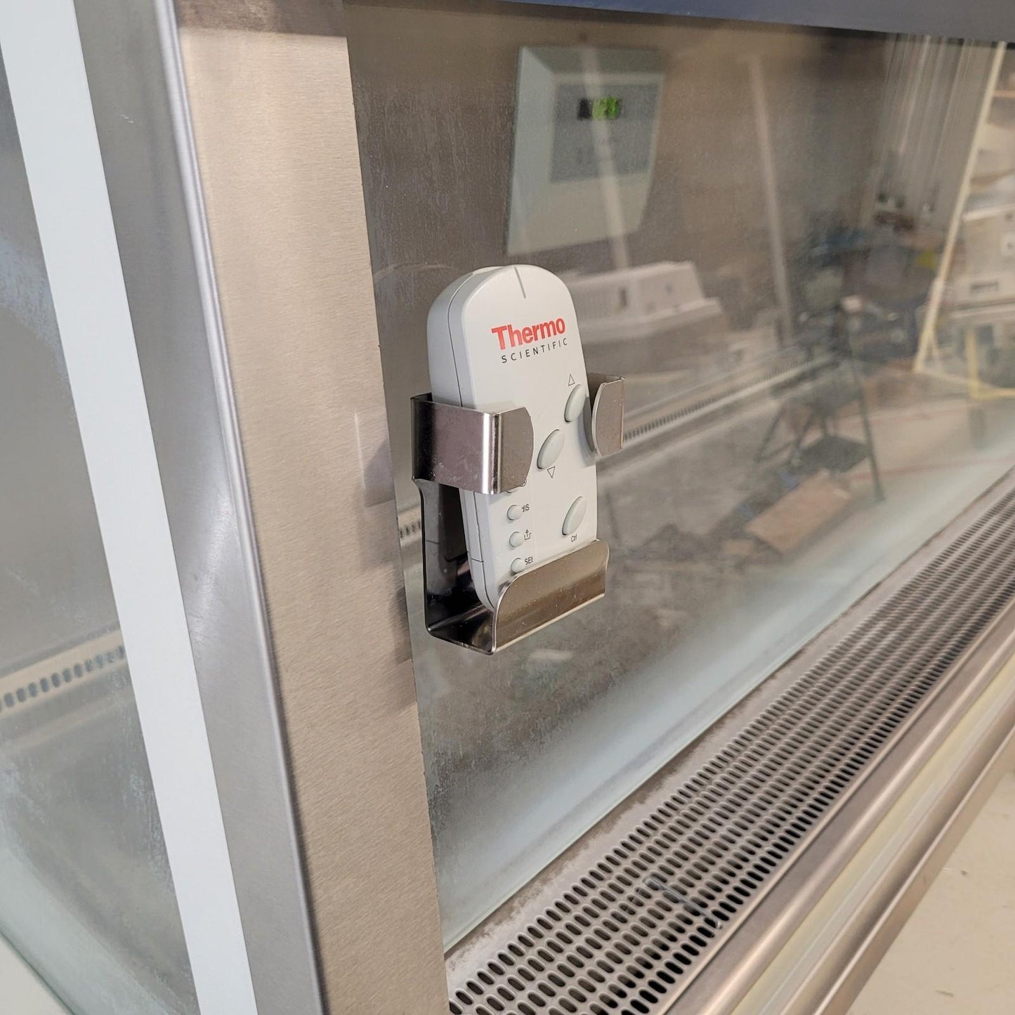 Thermo Scientific HERAsafe KS 18 Class II NSF A2 6' Biological Safety Cabinet