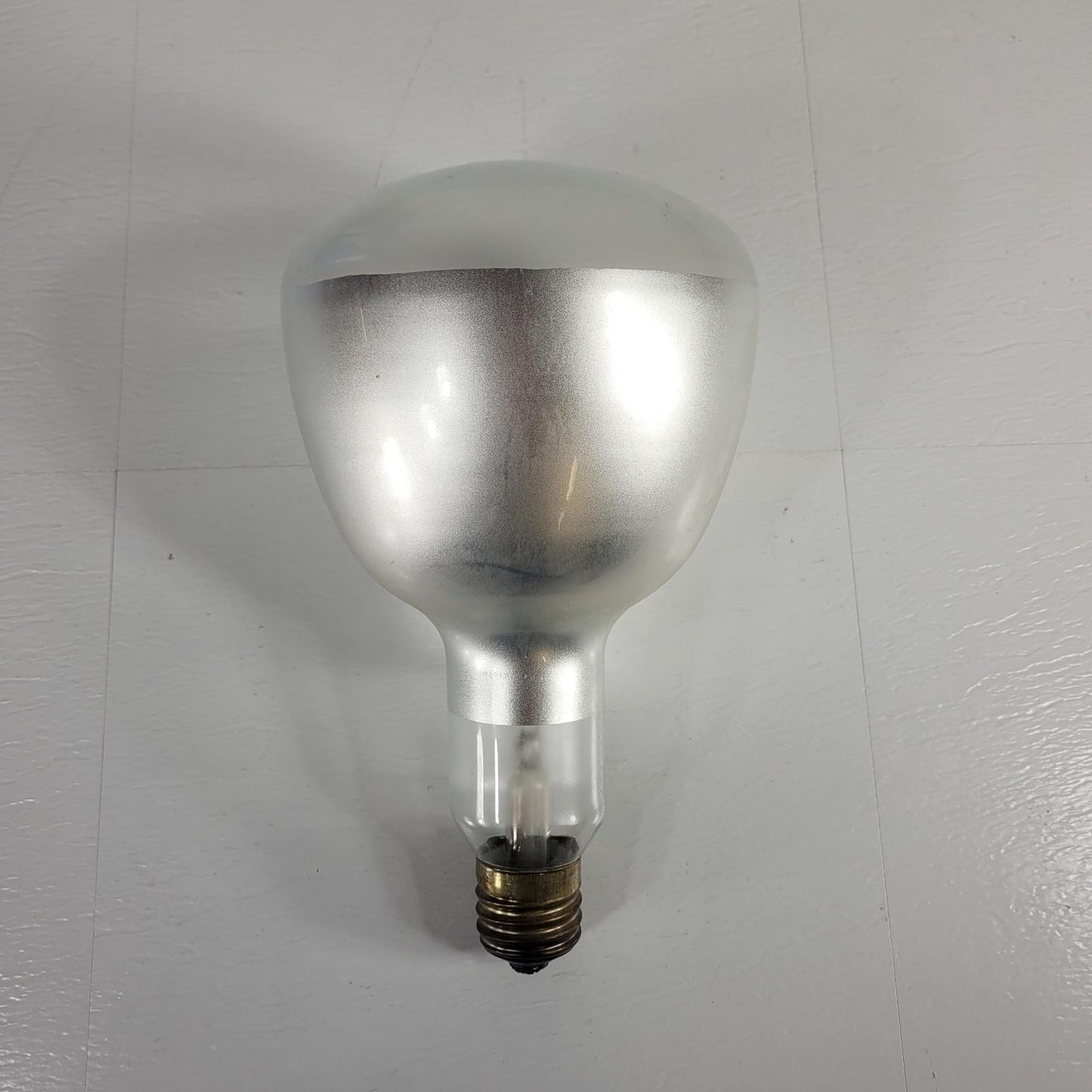 INDUSTRIAL PERFORMANCE R52 E39 Base Reference 500W, 130V Light Bulb