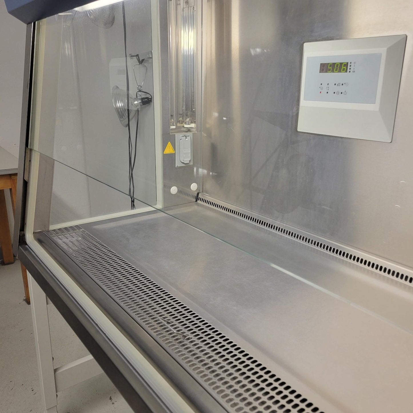 Thermo HERAsafe KS 12 Class II A2 Biological Safety Cabinet 4ft NSF 51027117