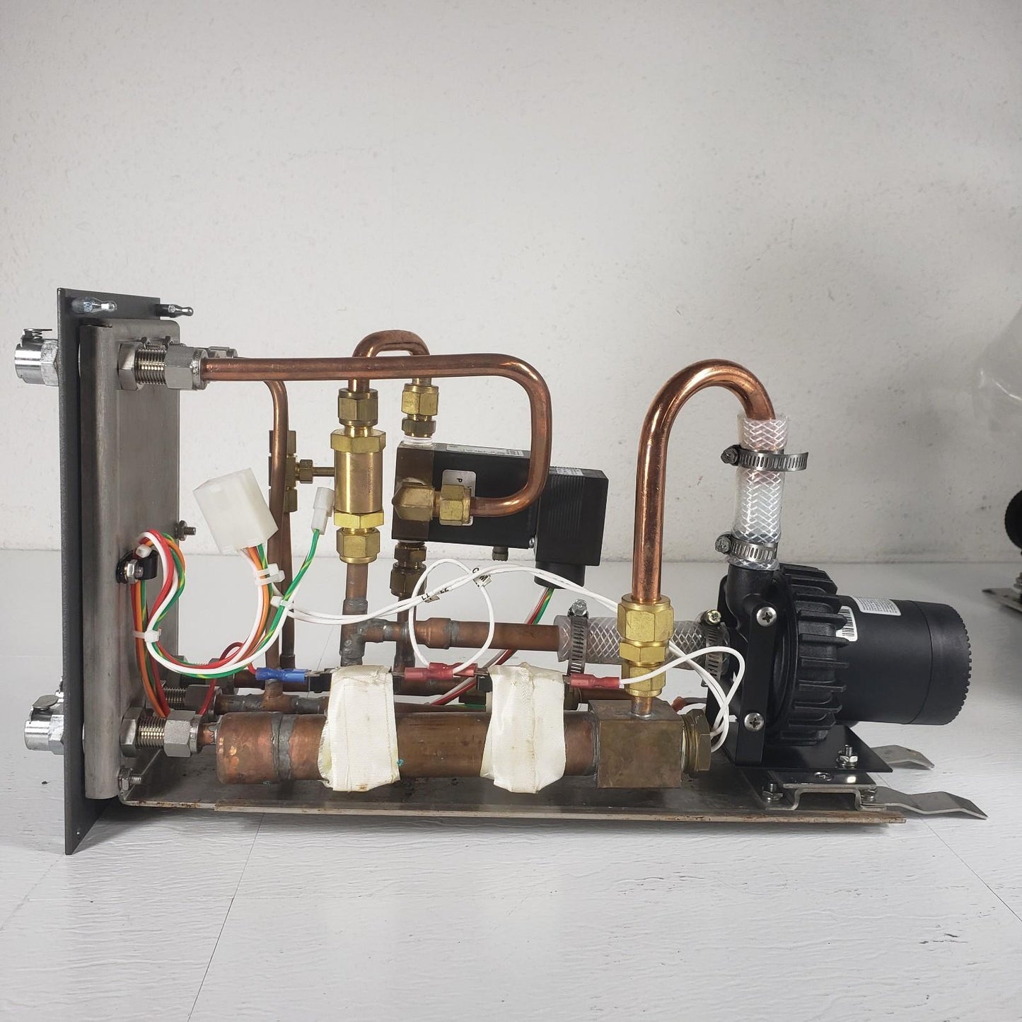 New Brunswick Scientific 310 Temp Control Cabinet For Bioflo Celligen Bioreactor