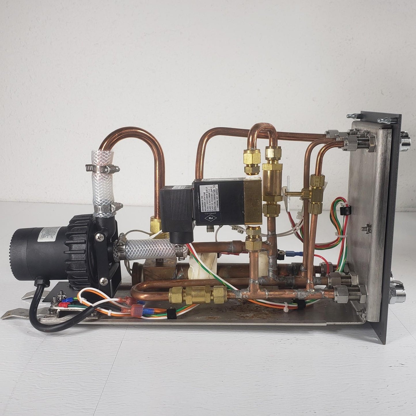 New Brunswick Scientific 310 Temp Control Cabinet For Bioflo Celligen Bioreactor