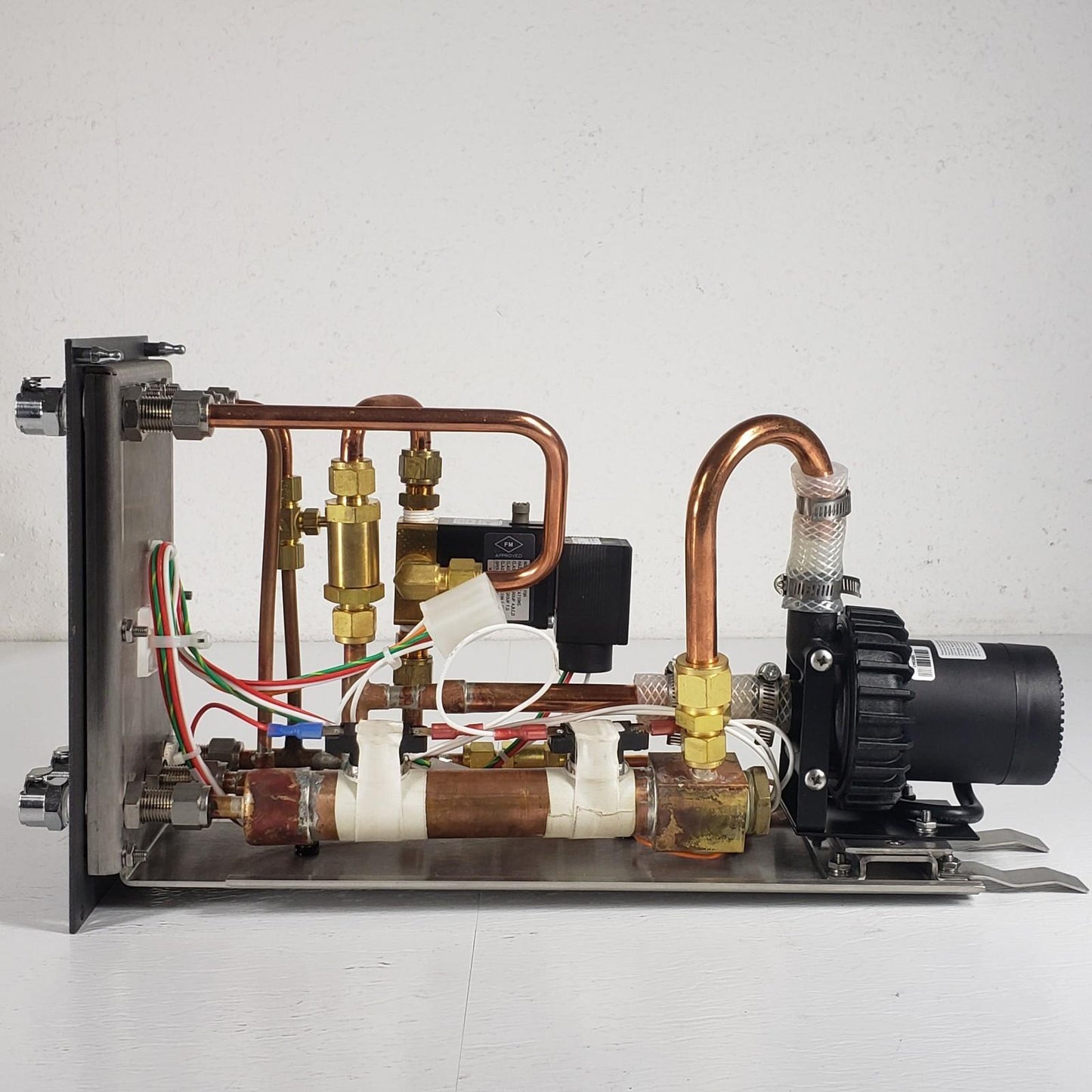 New Brunswick Scientific 310 Temp Control Cabinet For Bioflo Celligen Bioreactor