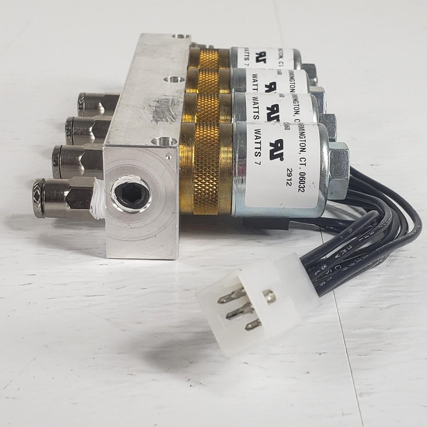 TESTED KIP Norgren 1X2460 4-Station Solenoid Valve Manifold 24VDC 7W 5/32