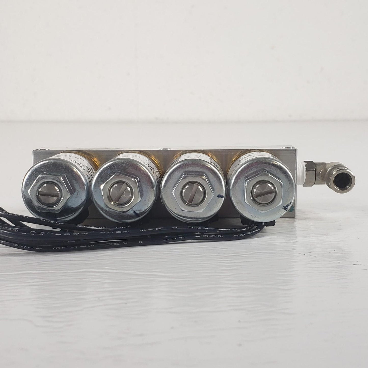TESTED KIP Norgren 1X2460 4-Station Solenoid Valve Manifold 24VDC 7W 5/32