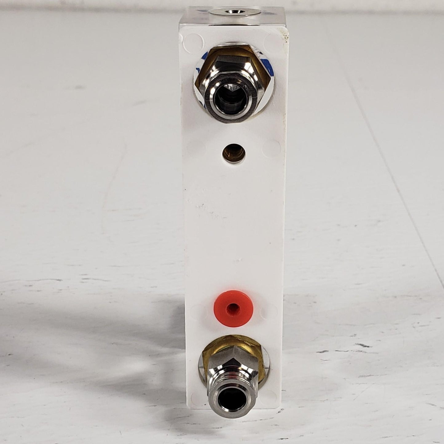 Cole Parmer 2A18 Acrylic Flowmeter 10-100 Liter/Min w/ 1/4" Push Fittings