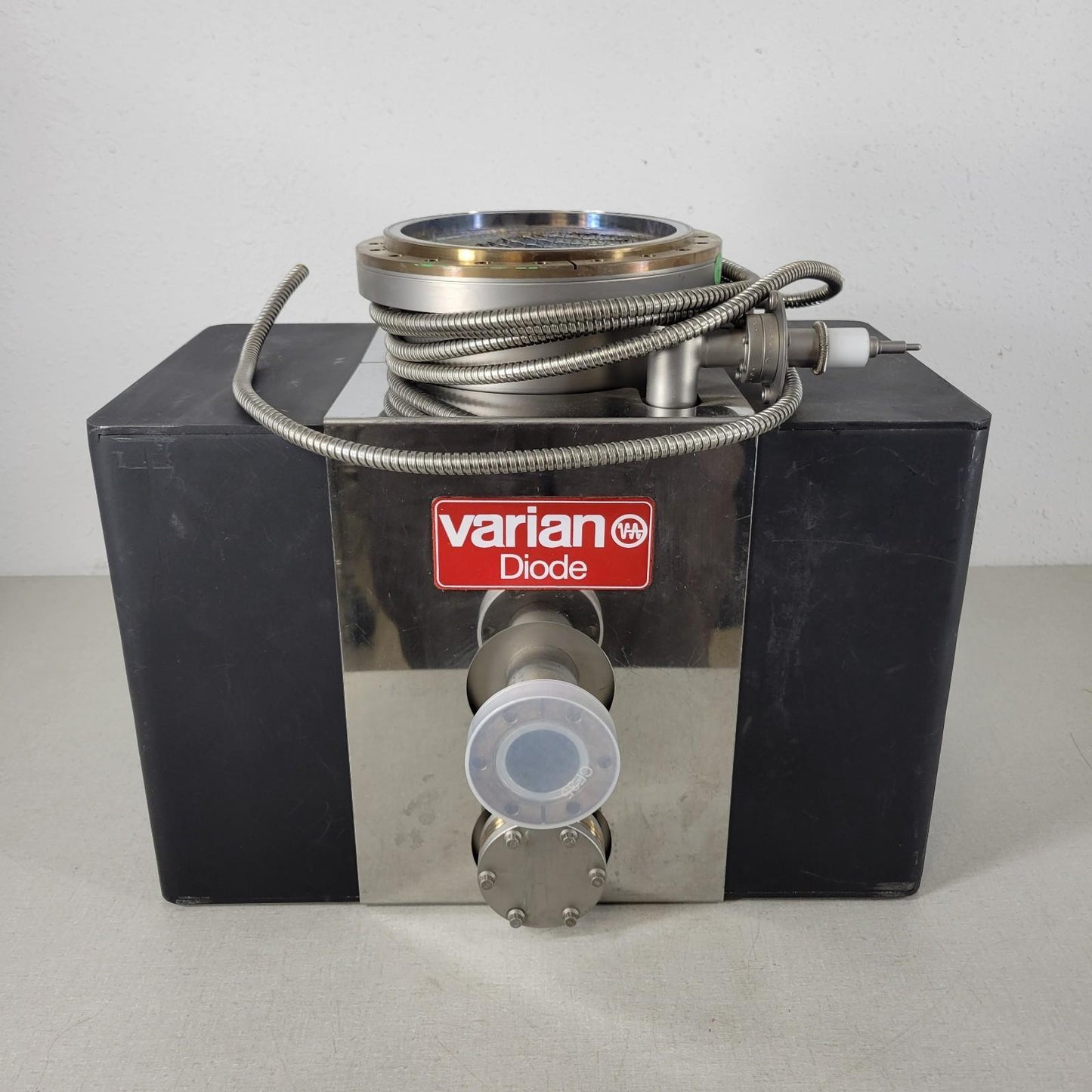 Agilant Varian 9191611M2000 VacIon 300 Diode Ion Pump DN160CF 8" Conflat UHV