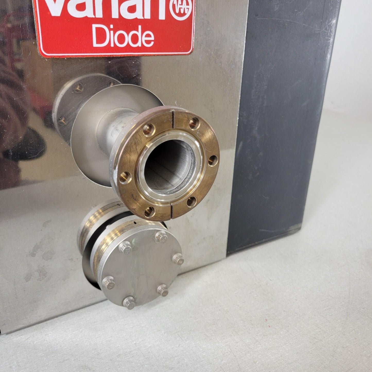 Agilant Varian 9191611M2000 VacIon 300 Diode Ion Pump DN160CF 8" Conflat UHV