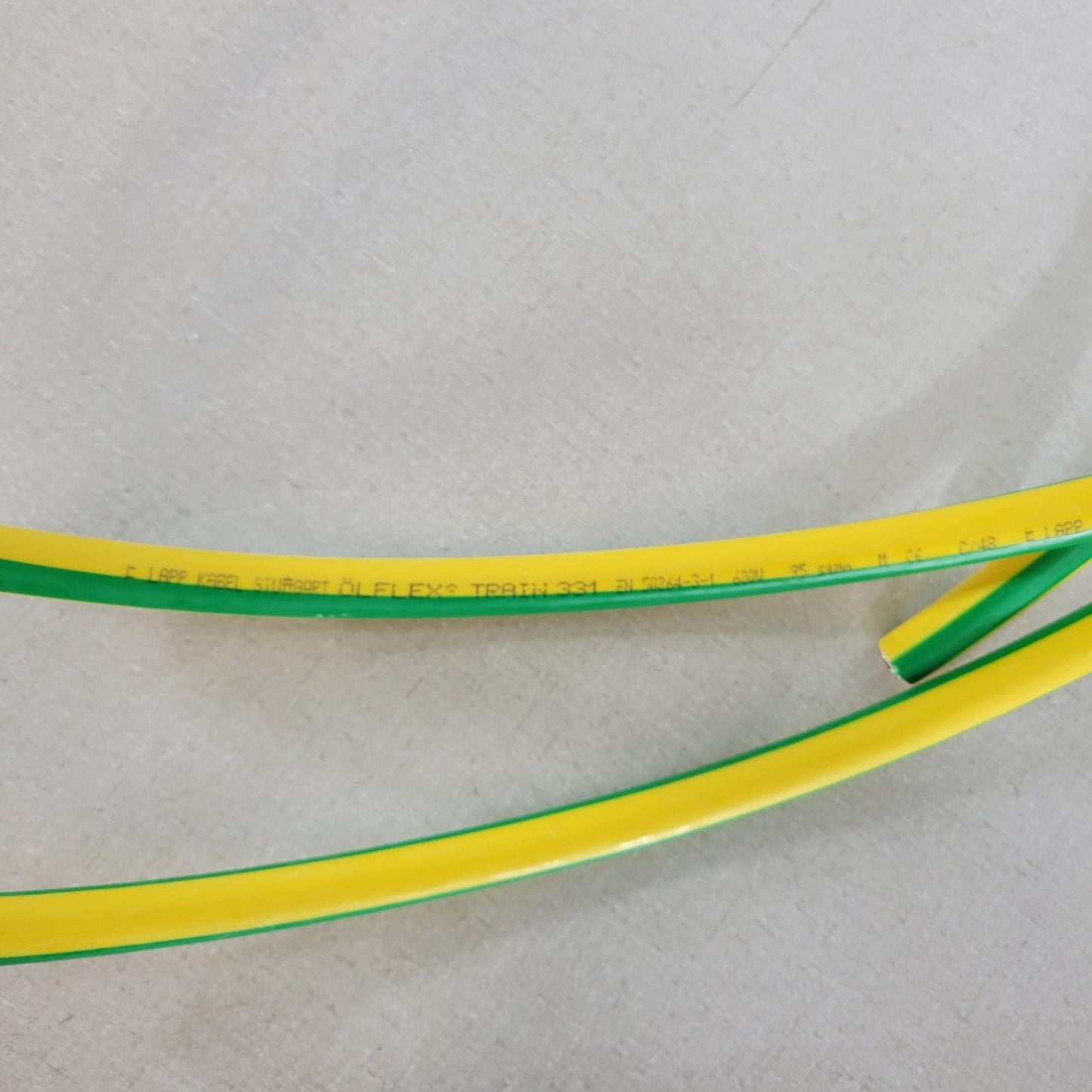 11' LAPP Kabel  15331028 95 sqmm Green/Yellow Train 331 EN 50264-3-1 600V Cable