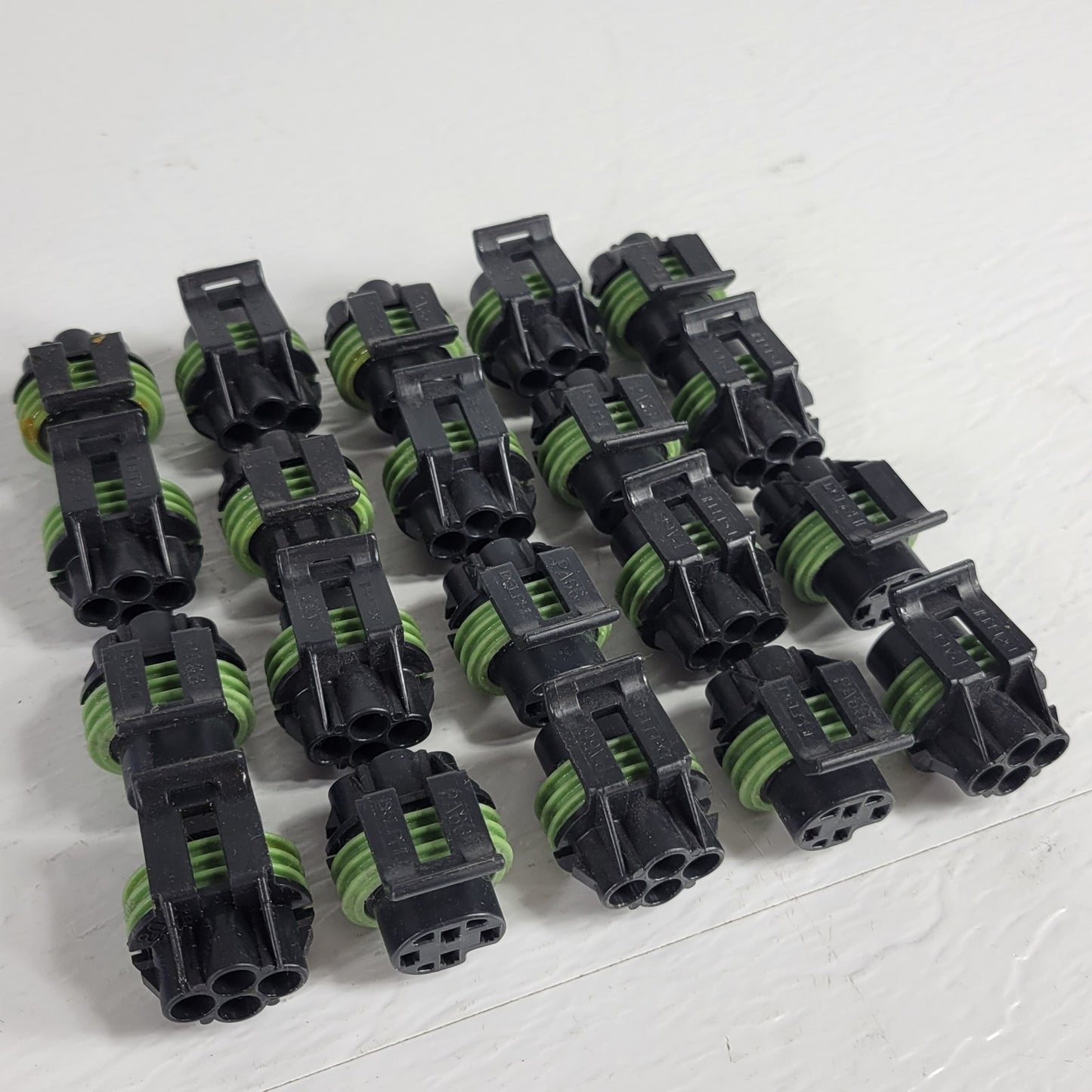 20 Units Aptiv Delphi 12065298 4 Position Connector Metri-Pack 150 Sealed Series