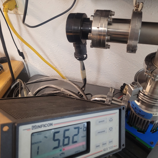 TESTED Leybold INFICON IG3 850-200-G1 Ion/Pirani Vacuum Gauge Controller RS232