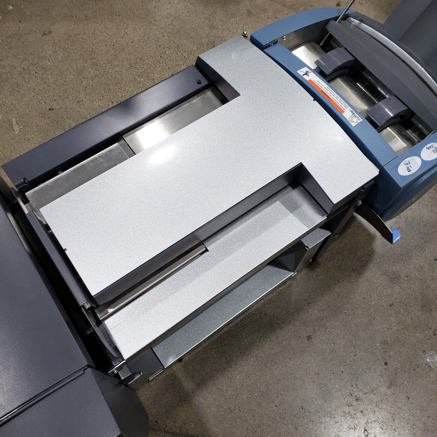 Pitney Bowes DI900 Folding Inserting Machine with F7ET and DIVS Mailing System