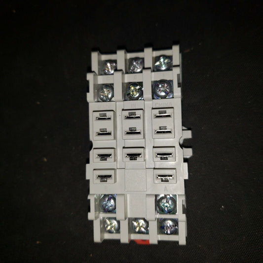 Square D 8501NR82 300V 15A 300V Relay Socket