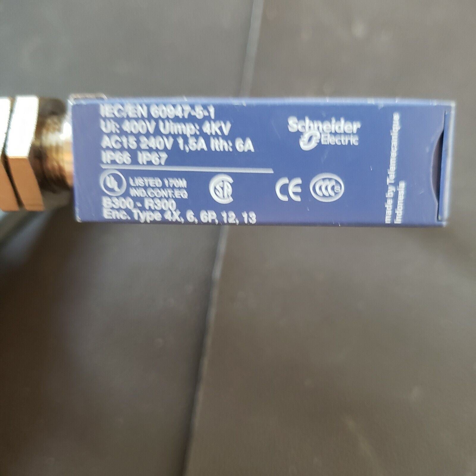 SCHNEIDER ELECTRIC TELEMECANIQUE OSISWITCH 60947-5-1 ZCMD21 AC15 240V ...