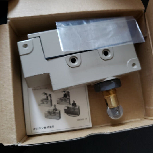 New Omron ZE-Q22-2S Roller Head Limit Switch