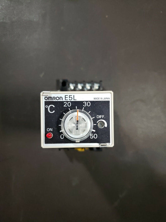 Omron E5L A3 Temperature Controller with 28Y7YF Black Mount