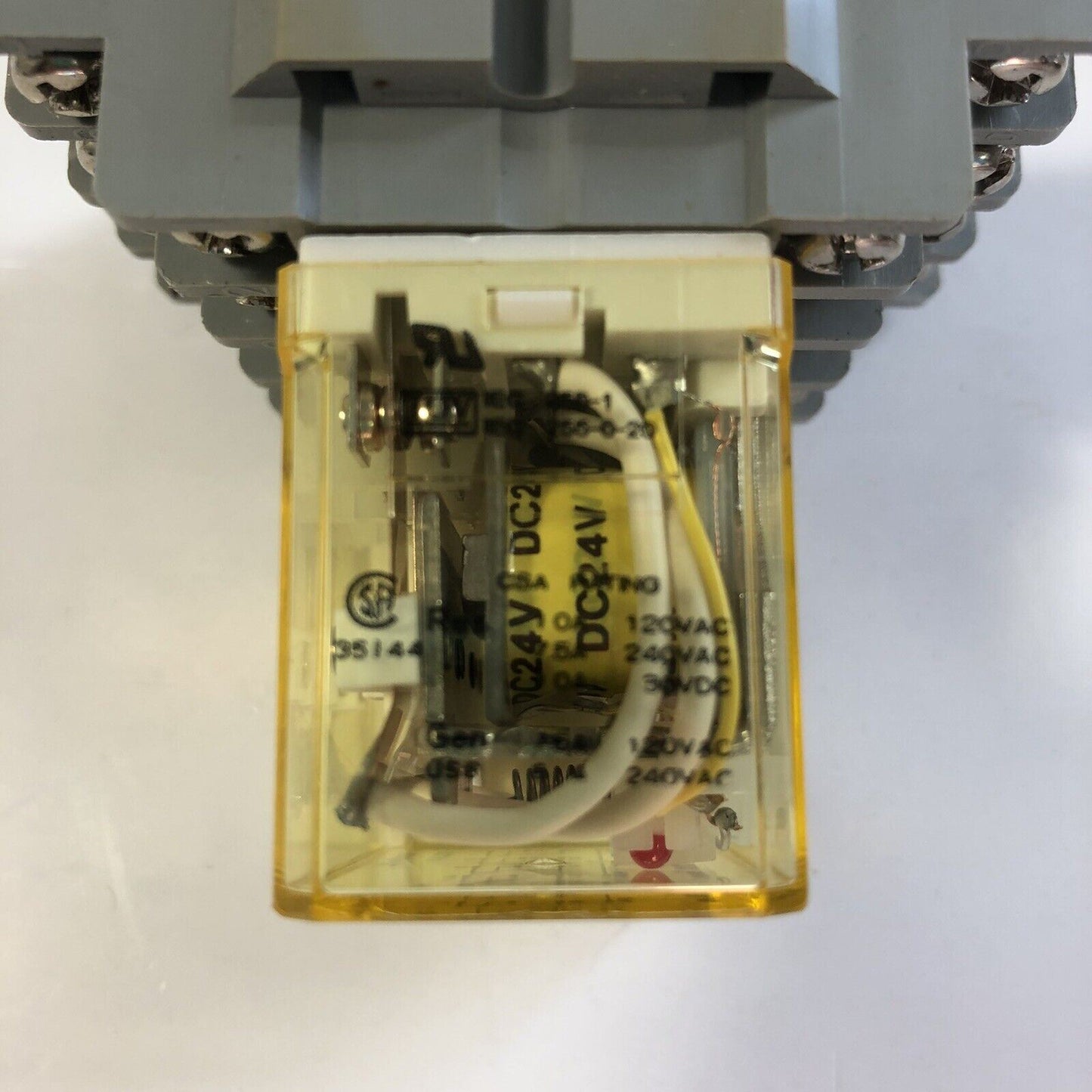 IDEC RH4B-UL Relay, DC24V w/ SH4B-05 Socket