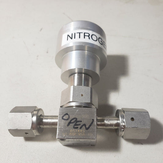 Swagelok 052445 SS-4BK-V51-10 Normally Open Pneumatic Bellows Valve 1/4" VCR F