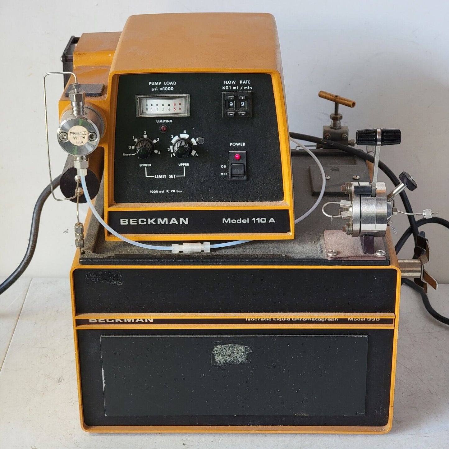 Beckman 330 Liquid Chromatography Pump and Power Supply 110 w/ Manual Injector