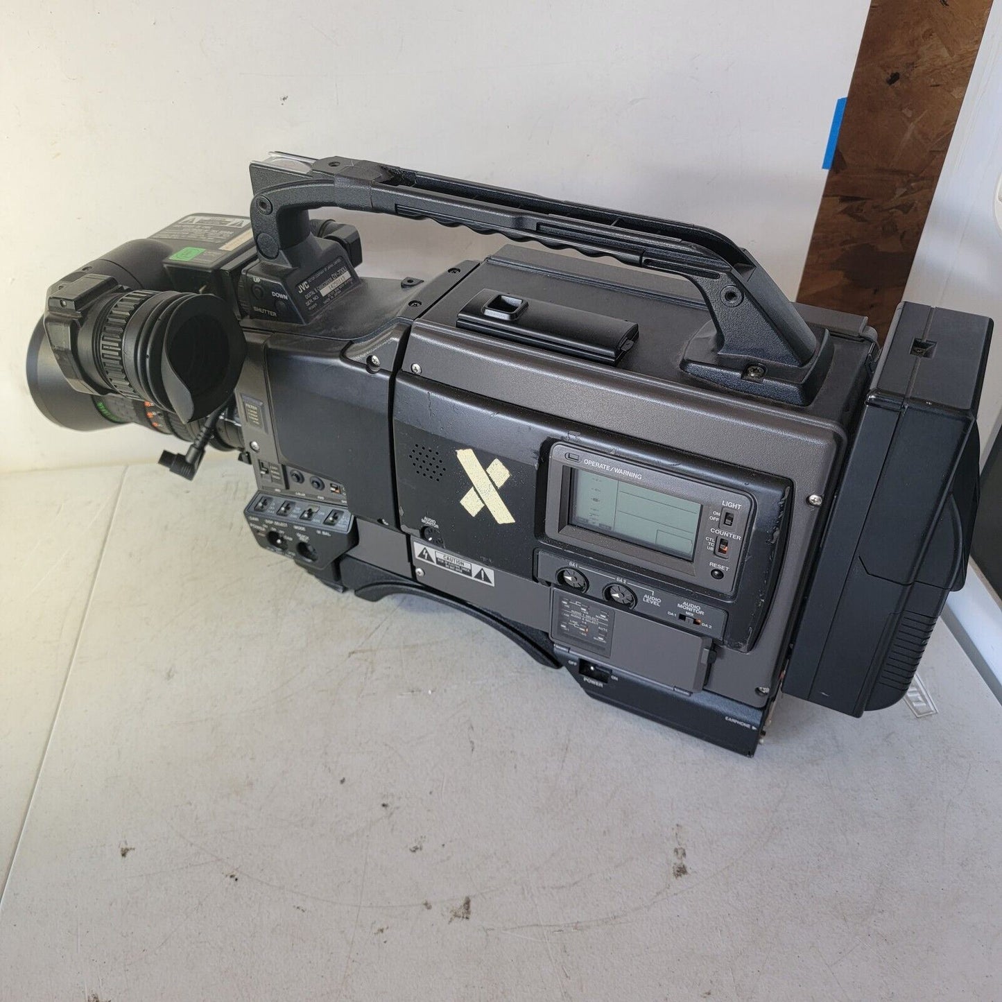 JVC DY-700U 3-CCD Camcorder w/ VF-P115U Viewfinder Fujinon TV-Z Lens S14x7.5B12U