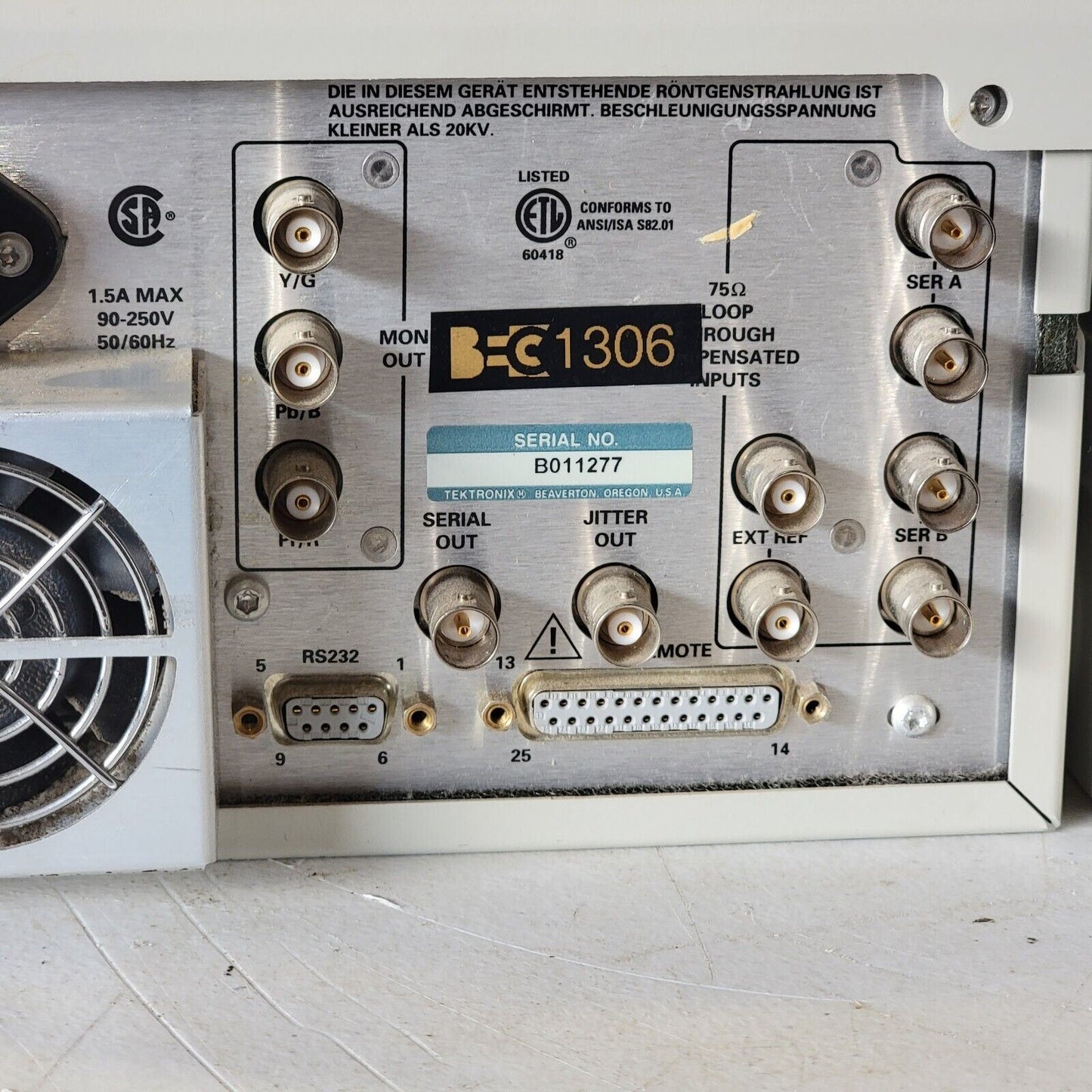 *Set of 2* Tektronix WFM601E Wave Form Monitor READ