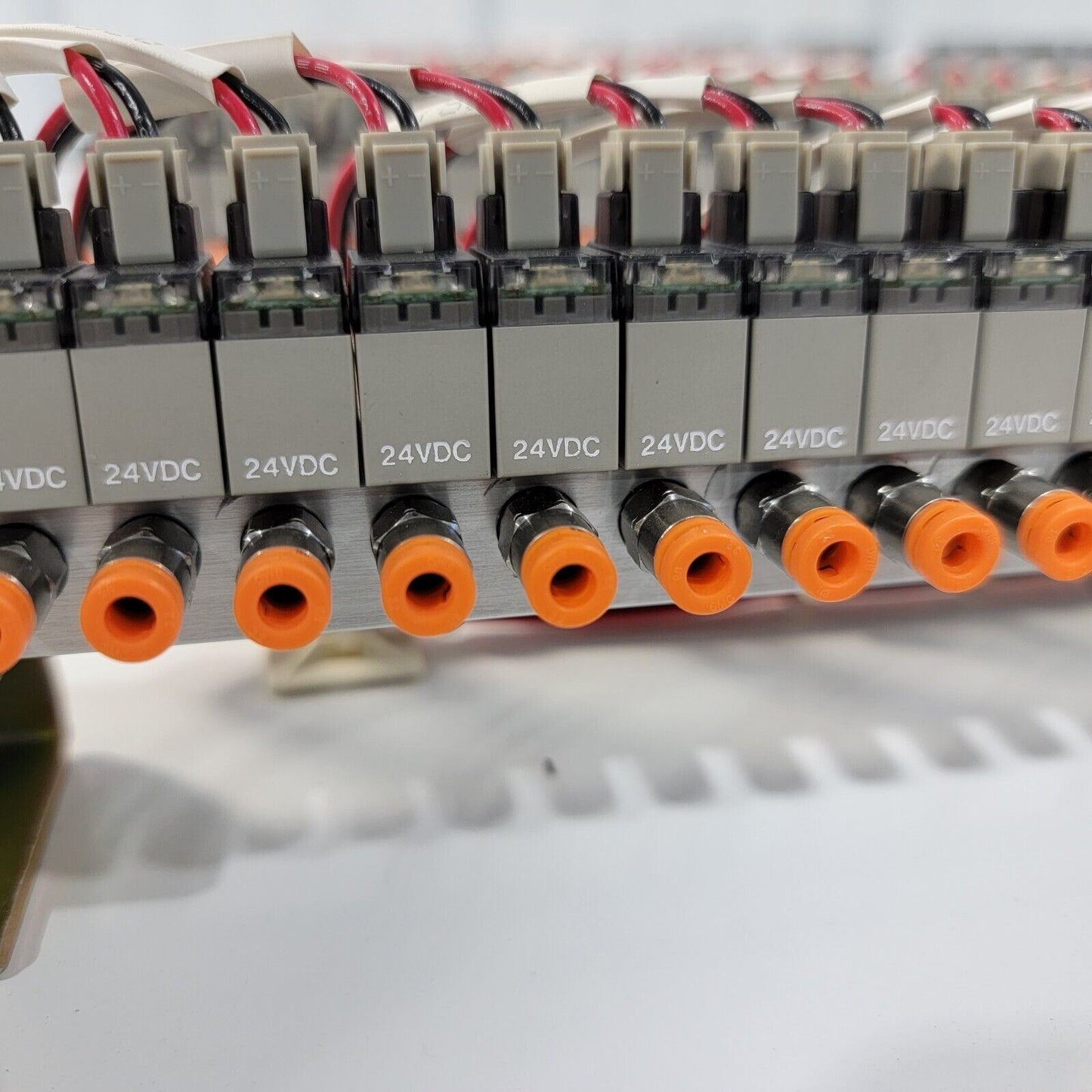 100x 24v Pneumatic Solenoid Group Panel Assembly- With Electrical Connections