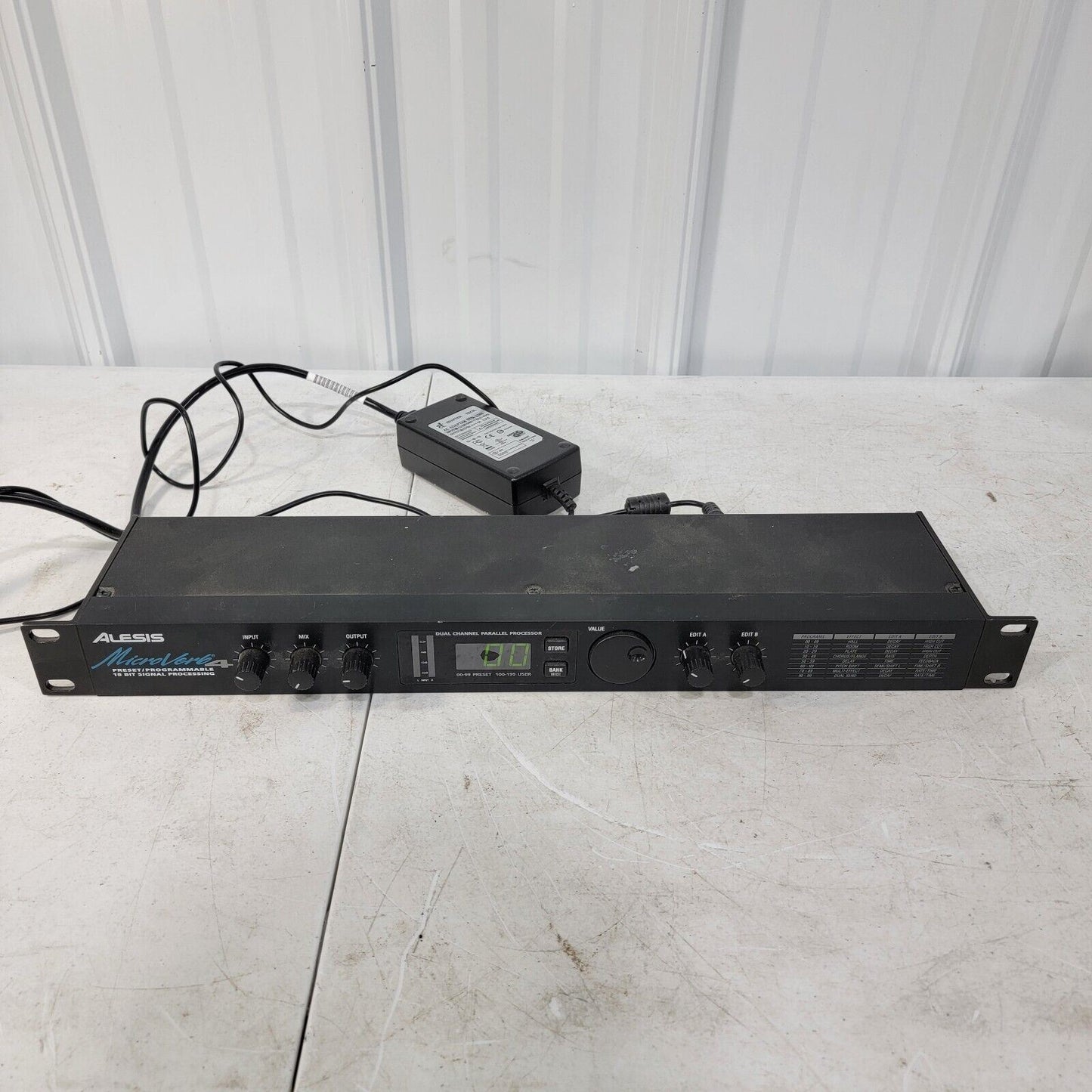 Alesis MicroVerb 4 (18-Bit) Guitar Rack Effects Processor & Power Supply