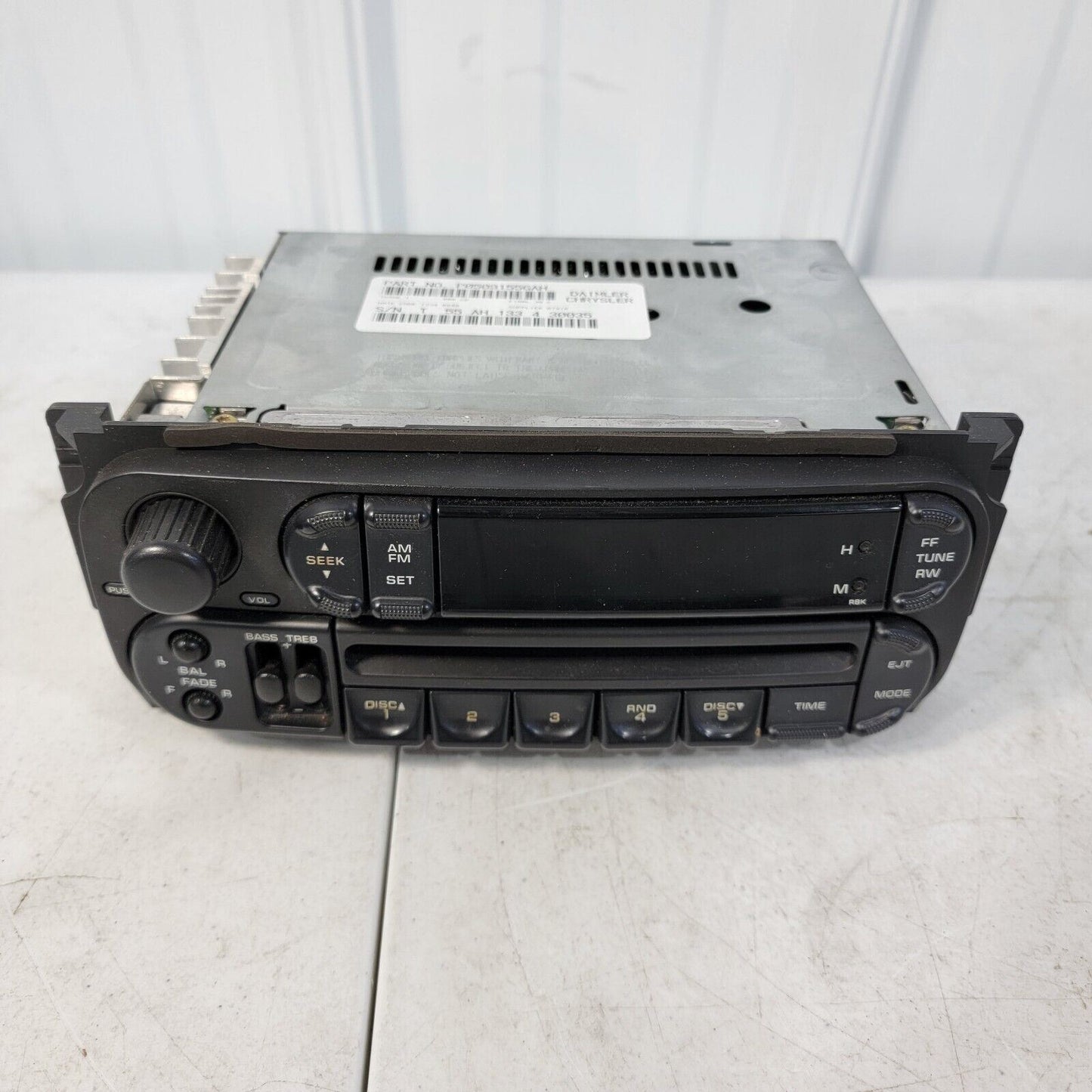 Jeep Wrangler TJ 04 2004 AM FM CD Player Radio OEM P 05091556AH FREE SHIPPING