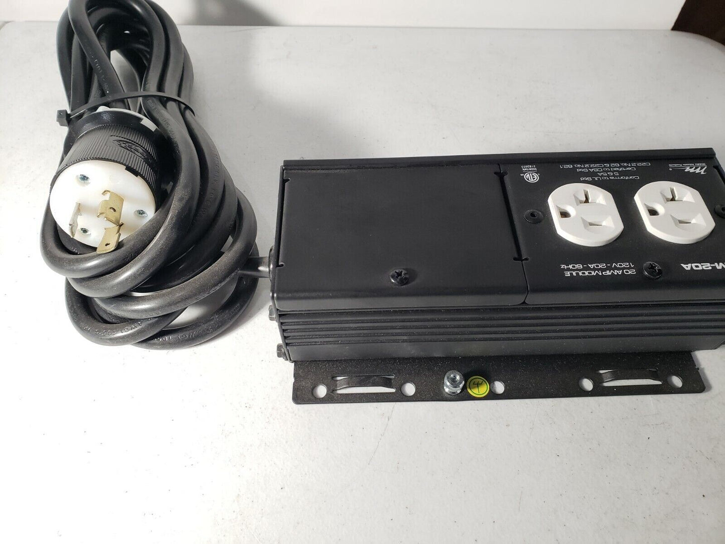 Middle Atlantic M-20A, 20A Raceway Module 120v w/ Power Cable